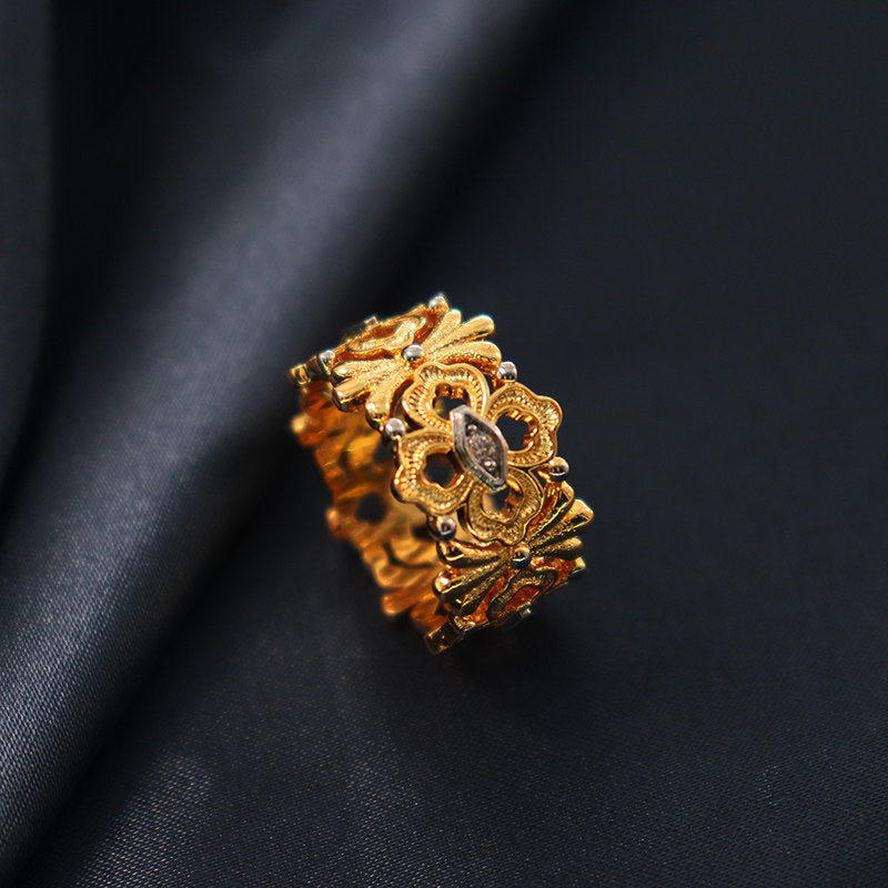 Us size 8 clover leaf ring