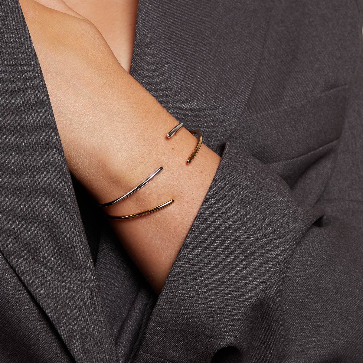 Twist Cuff in Gold